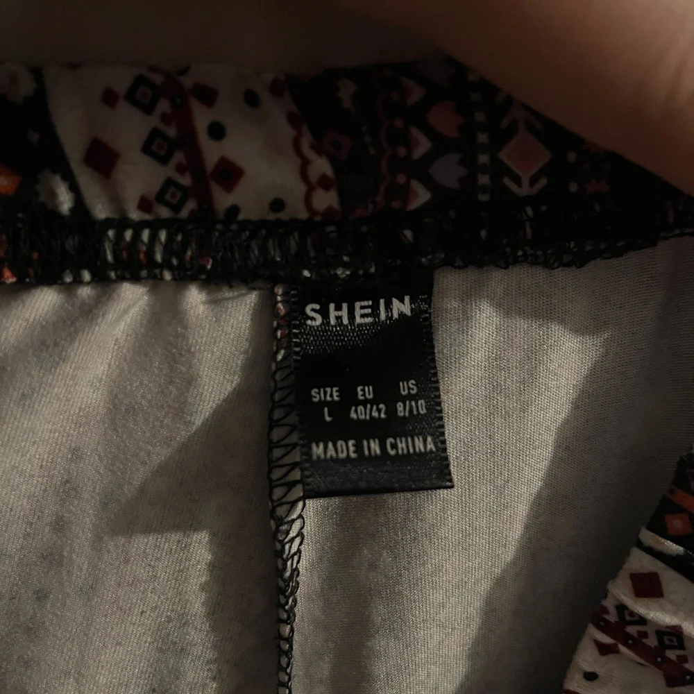 Shein - Women's Black and Pink Patterned Pants - Picture 3 of 3